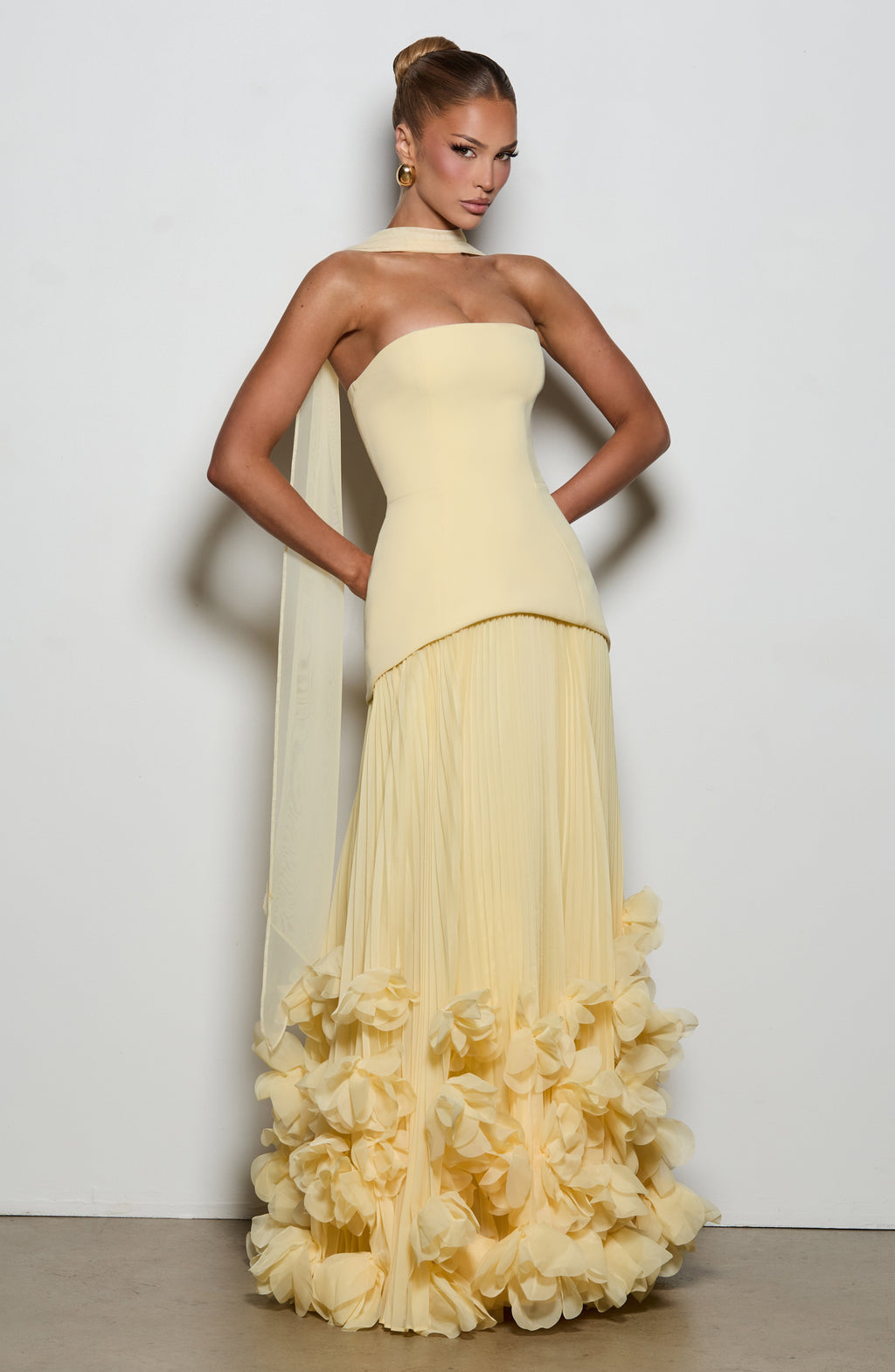Serena™ - Vestido Largo con Bordado Floral