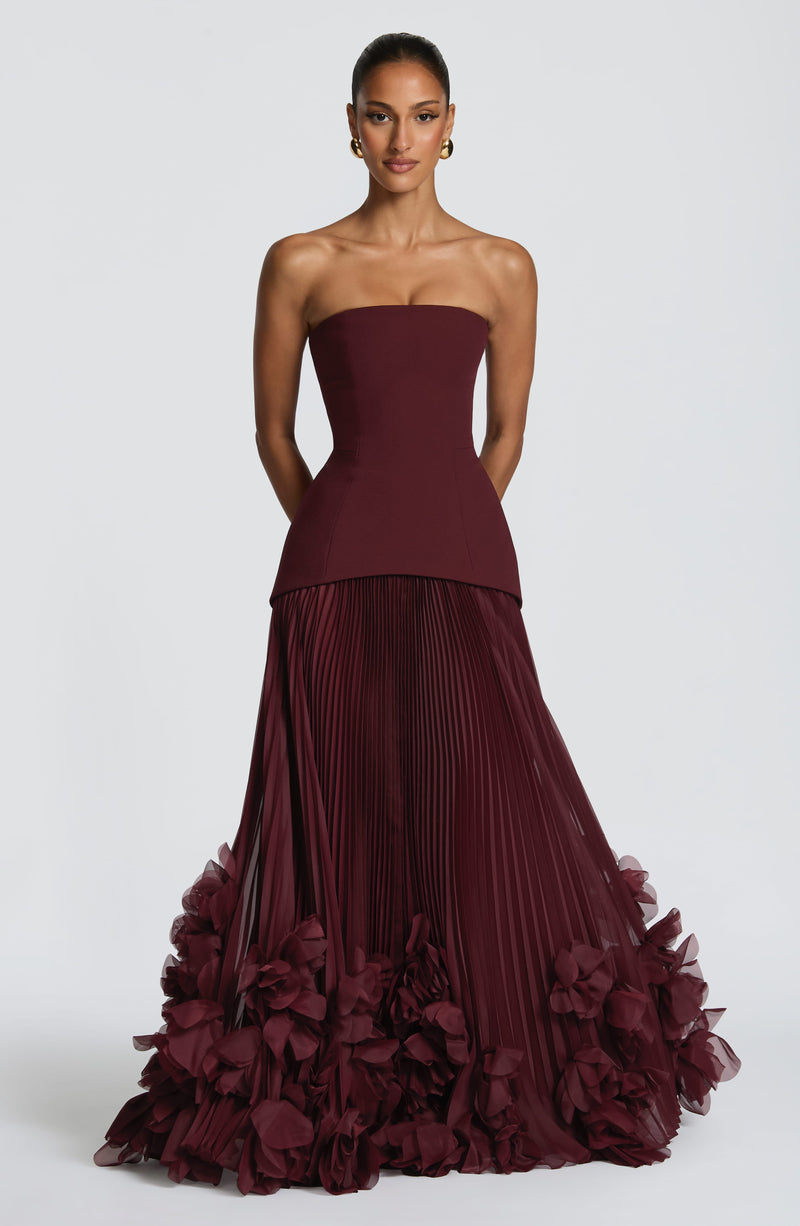Serafina™ - Vestido Largo con Apliques