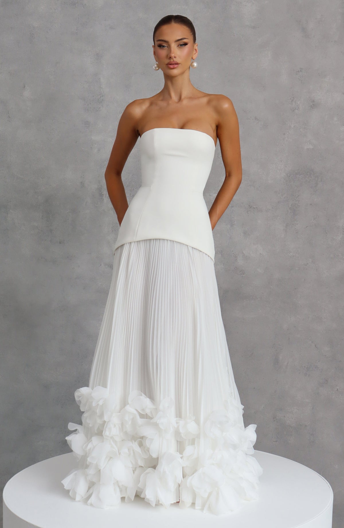 Serena™ - Vestido Largo con Bordado Floral
